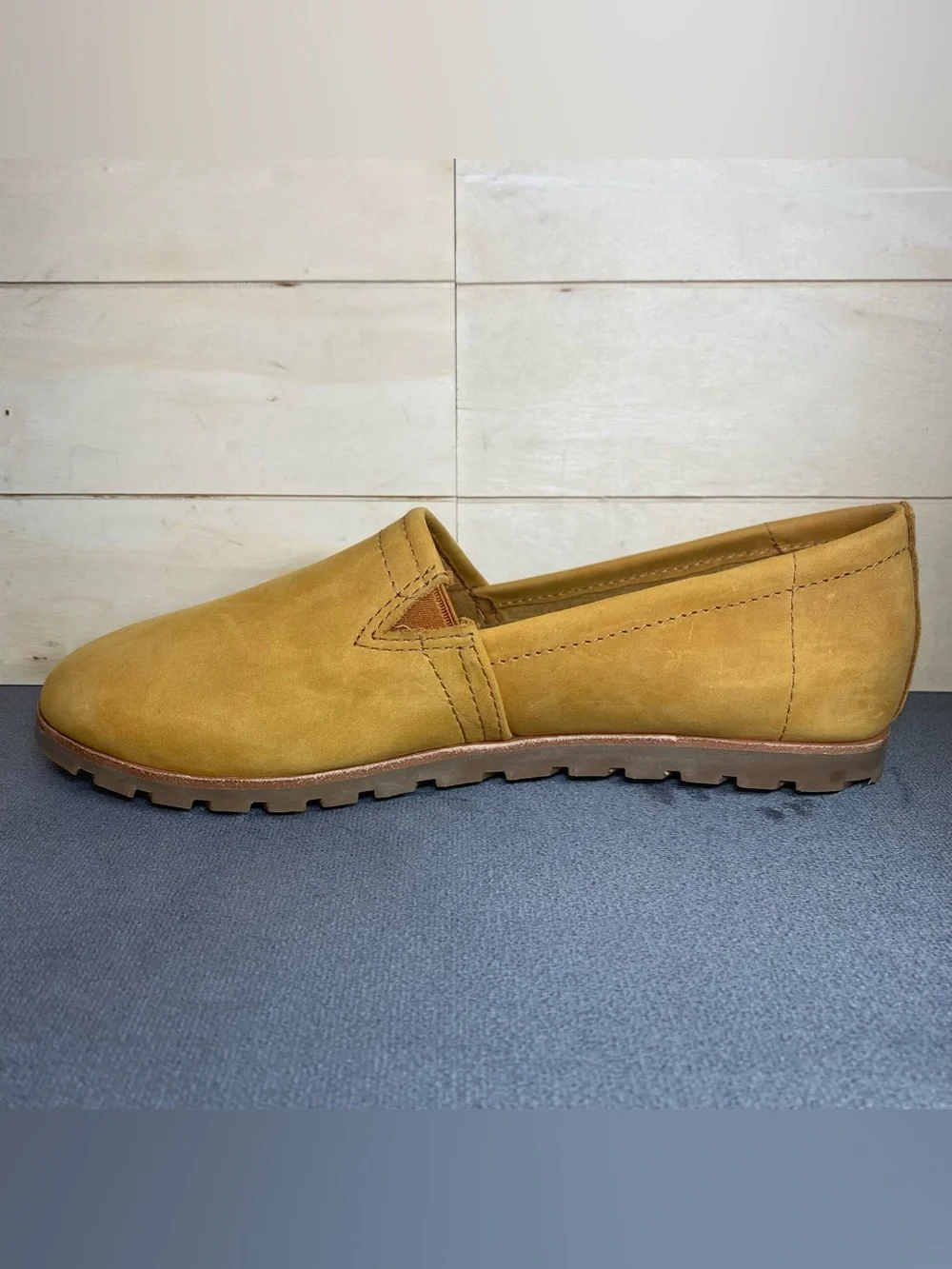 LL Bean Slip-Ons Women's Size 7.5 Shoes Mustard Yellow Brown Nubuck Leather